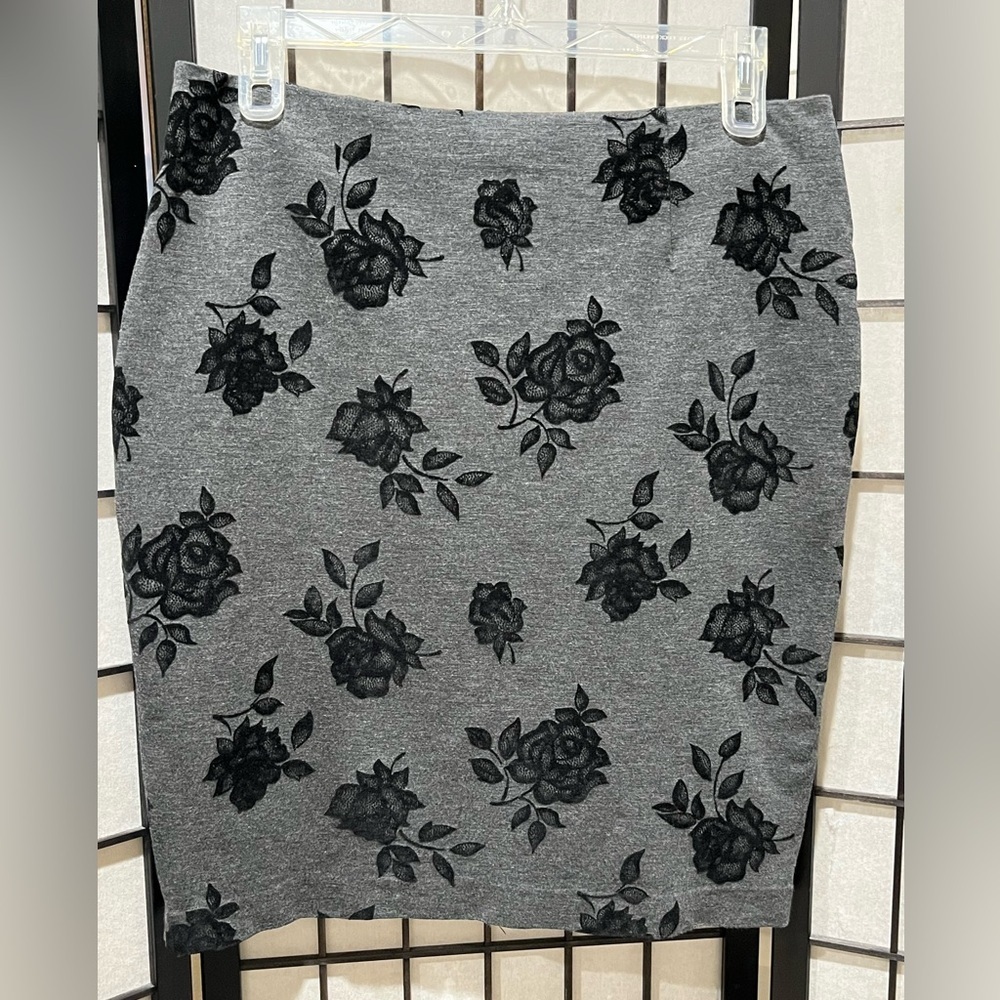 White House Black Market GRAY and Ebony ROSE PRINT FLOCKED PENCIL SKIRT SIZE 14